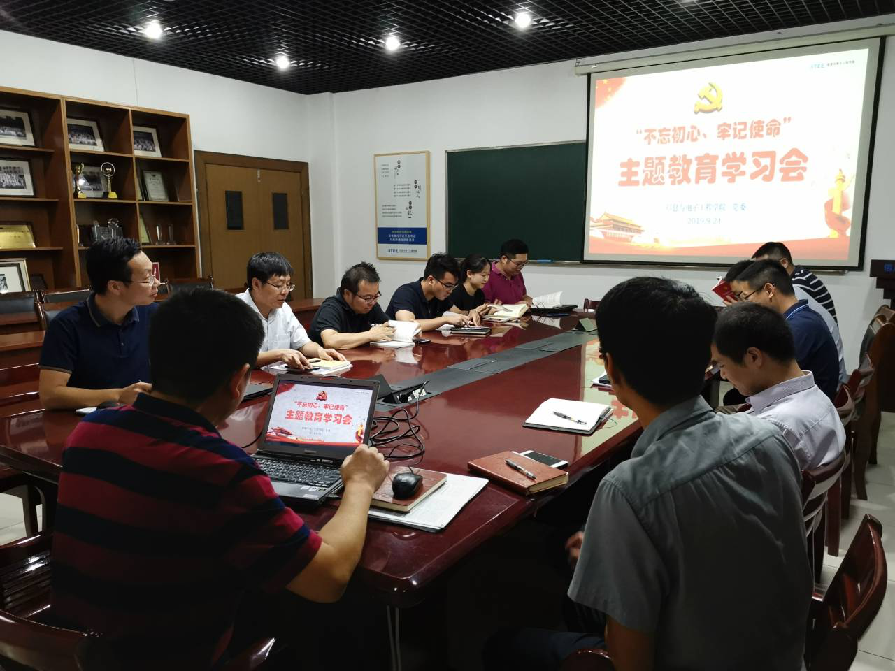 在线赌场
开展主题教育第二次集体学习会
